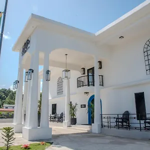  Resort Sky's Jamaica